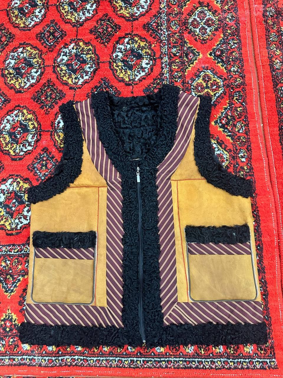 Жилет из каракулевой кожи - Просмотр 1